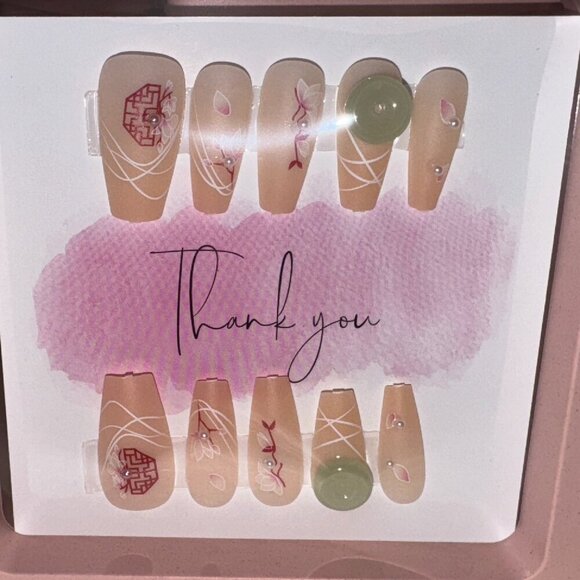 Delicate design Press-On or Glue-On Nails Size M - Picture 2 of 6